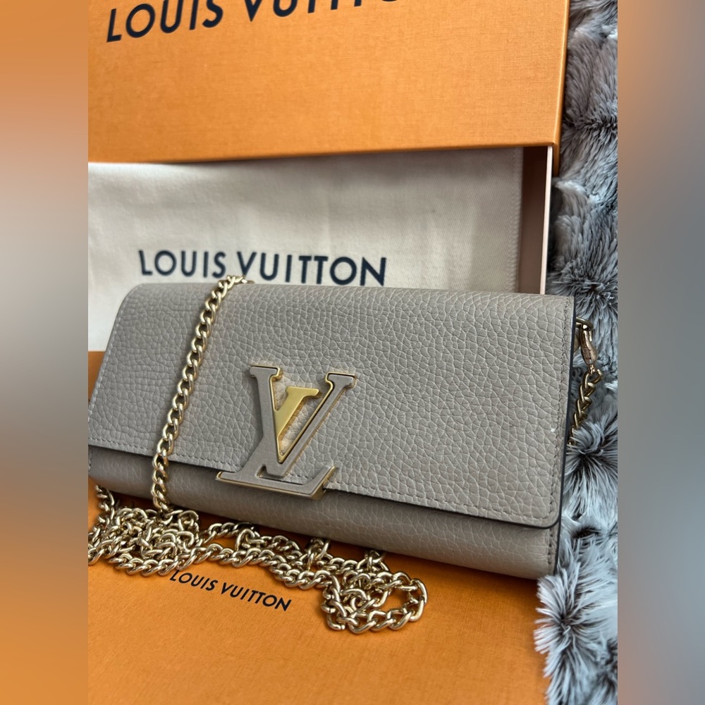 Louis Vuitton Taurillon Capucines Long Bifold Wallet on chain/crossbody bag 🔥 - Picture 4 of 15